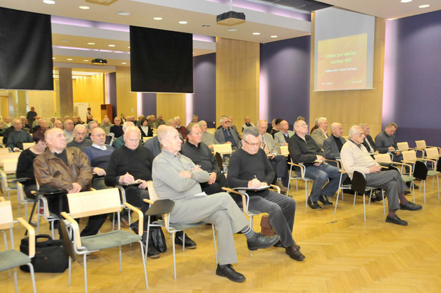 Účastníci setkání a konference v kongresovém sále DAP Praha (3)