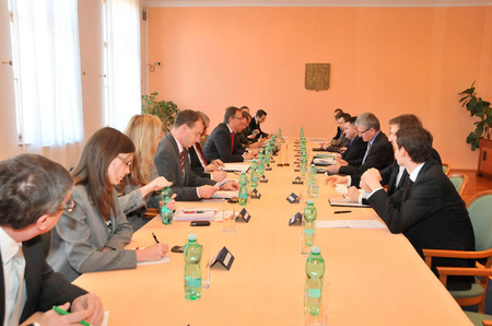 Z jednání delegací na MO ČR (2)