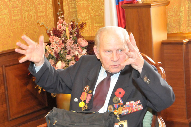 Vojenský veterán 2. světové války nadporučík v.v. Vladimír Winter vyprávěl tak jako jeho druhové svůj osobní příběh