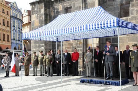 Oficiální hosté, ústavní a státní činitelé vyzvali k uchování v paměti národa odkazu padlých ve 2. světové válce
