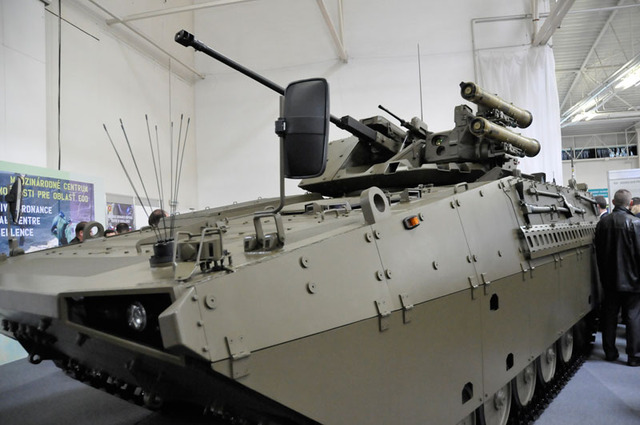 Pozornost budil společný projekt, v němž jsou zapojeny české a slovenské firmy - modernizované bojové vozidlo pěchoty IFV ŠAKAL