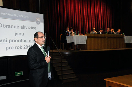 Ze setkání ministra obrany s vedoucími pracovníky ministerstva a generálního štábu