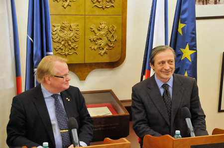 Oba ministři na tiskové konferenci po skončení jednání na Ministerstvu obrany ČR 