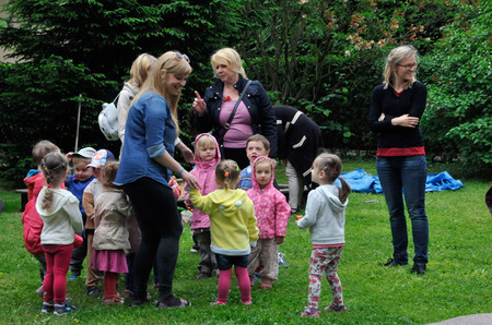 Na zahradě bylo připraveno celkem šest variant zábavy, o kterou se zasloužily předvším pracovnice agentury, pod kterou "školka" patří