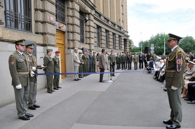 Ze slavnostního zahájení výstavy před Generálním štábem AČR v pražských Dejvicích