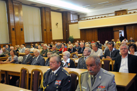 Pohled do hlavního sálu MO ČR - účastníci slavnostního setkání k 71. výročí SNP