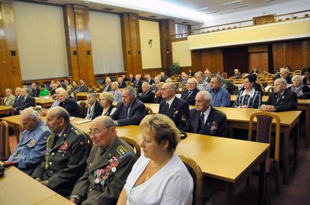Setkání v hlavním sále MO se zúčastnili váleční veteráni a vojenská veřejnost