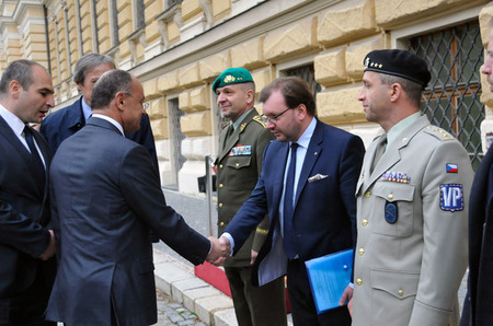Ministr obrany Martin Stropnický představil arménskému kolegovi své spolupracovníky