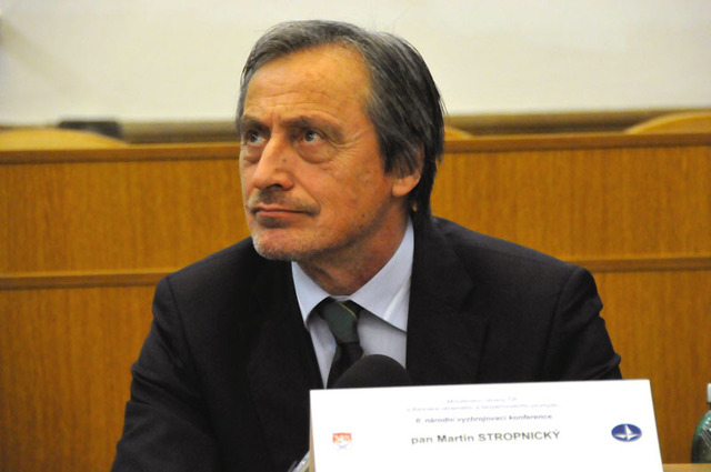 Jako první vystoupil s úvodním slovem ministr Martin Stropnický, který vyzval k oboustranné důvěře a vzájemné transparentní komunikaci