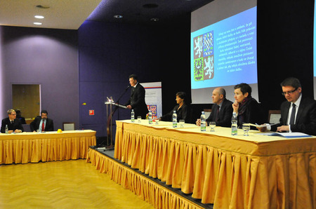 Čestné předsednictvo v sále Domu armády Praha