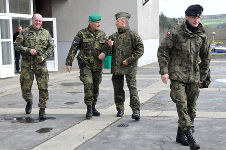 Řídící cvičení plukovník Hrabec se o praktické poznatky ze cvičení aktivní zálohy Hradba 2016 podělil s kolegy z velitelství v polském Krakově