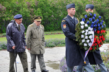 Také zástupci Československé obce legionářské položili smuteční věnec u petřínské Štefánikovy hvězdárny