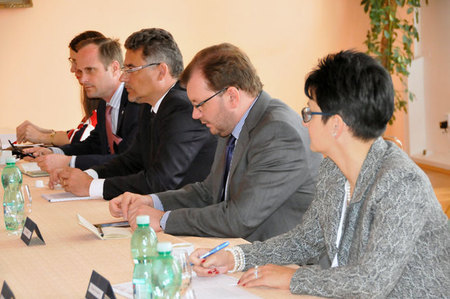 Náměstek Tomáš Kuchta (uprostřed) hovořil především o rozvíjející se spolupráci mezi oběma zeměmi