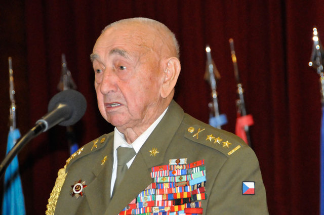 Závěrečné slovo patřilo místopředsedovi Československé obce legionářské plukovníkovi v.v. Václavovi Kuchyňkovi, který bojoval na Dukle