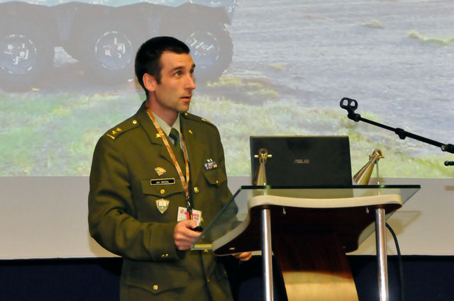 podplukovník Jan Mazal z Univerzity obrany rozebíral vedení vojenských operací na bojišti budoucnosti