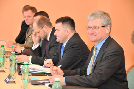 Část polské delegace, kterou vedl náměstek ministra národní obrany Robert Kupiecki