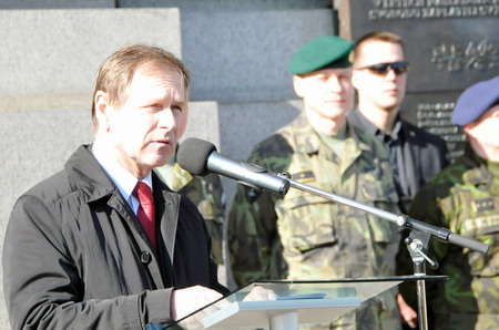 Bývalý náčelník GŠ AČR armádní generál Jiří Šedivý při projevu na vernisáži výstavy k 15. výročí vstupu ČR do NATO