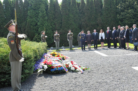 Z pietní vzpomínky na hřbitově v pražských Ďáblicích