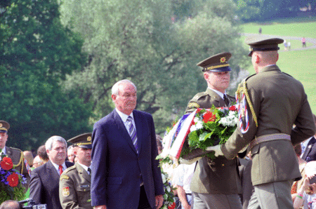 Čest obětem v Lidicích vzdali také Přemysl Sobotka a Vojtěch Filip