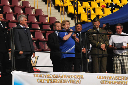 Oficilání zahájení soutěžního klání bylo v rukách slavné sportovní legendy Věry Čáslavské