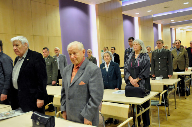 Mezi účastníky konference byl i bývalý ministr průmyslu a obchodu Miroslav Grégr ( v popředí), jehož otec bojoval v řadách "Svobodovy armády"