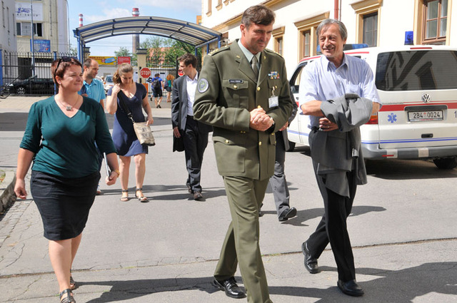 Z návštěvy ministra obrany ve Vojenské nemocnici v Brně