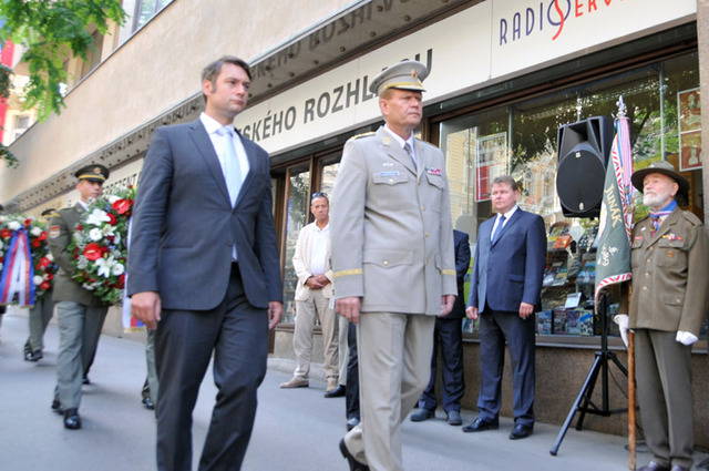 Ministerstvo obrany ČR reprezentovali při pietním aktu  náměstek ministra obrany Jakub Landovský a náčelník Generálního štábu AČR generálporučík Josef Bečvář