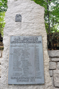 Také pamětní desky prošly rekonstrukcí. Tato připomíná legionáře z Jindřichova Hradce a okolí