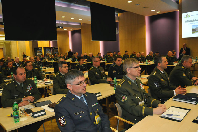 Účastníci letošního velitelského shromáždění náčelníka GŠ AČR v konferenčním sále Domu armády Praha (2)