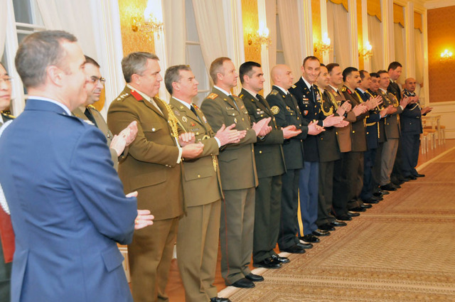 Za svá slova pronesená k přítomným přidělencům obrany sklidil ministr Picek potlesk