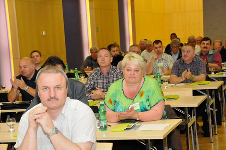 Pohled do sálu v průběhu jednání (2)