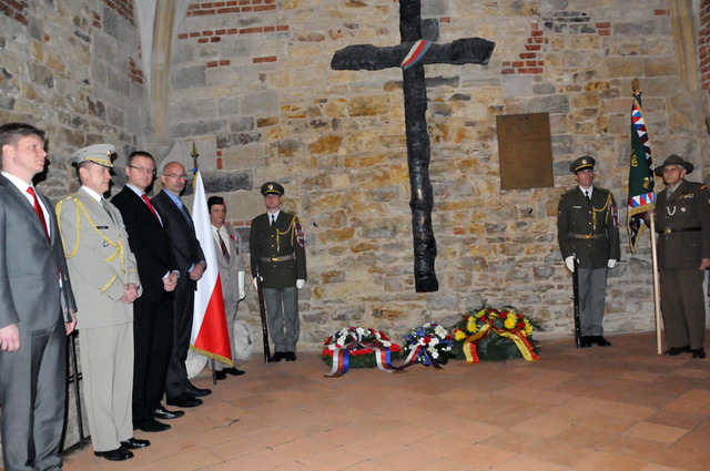 Hosté uctili též památku obětí u prvního památníku v Křížové chodbě Staroměstské radnice v Praze