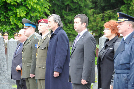 Část hostů, kteří se zúčastnili pietní vzpomínky na padlé vojáky