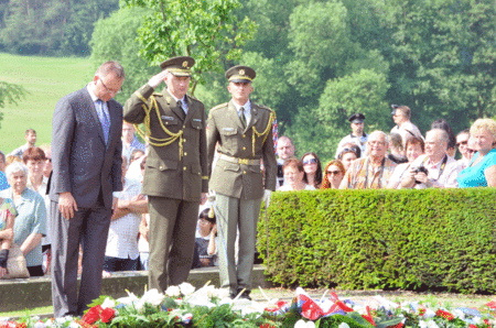 V Lidicích si účastníci pietního setkání připomněli tragédii spáchanou na civilních obyvatelích