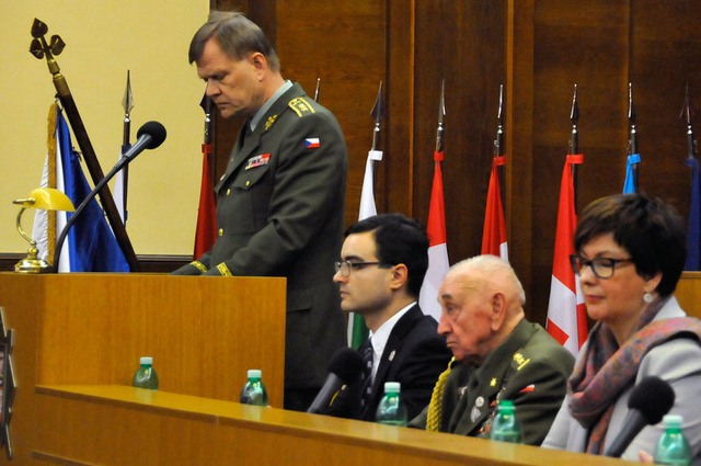 Náčelník Generálního štábu AČR generálporučík Josef Bečvář v projevu poukázal na fakt, že je pro dnešní armádu ctí hlásit se k odkazu vojáků, kteří bojovali na frontách 2. světové války proti nacismu