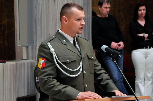 Za úspěšné absolventy základního odborného kurzu VP poděkoval instruktorům a rodinám i všem těm, kteří se snažili předat své zkušenosti nováčkům, četař Ladislav Brázda