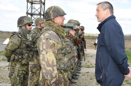 Slíbil také pomoc při vytváření podmínek k výcviku i v získávání dalších zájemců o službu v řadách aktivní zálohy