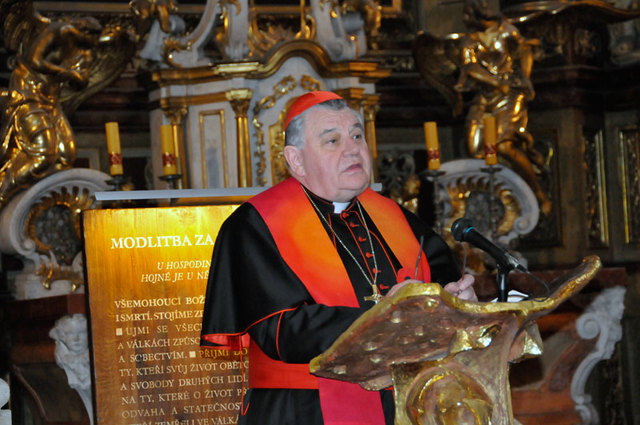 Kardinál Dominik Duka pronesl duchovní slovo, ve kterém připomněl odvahu a statečnost vojáků, kteří položili životy za naší svobodu