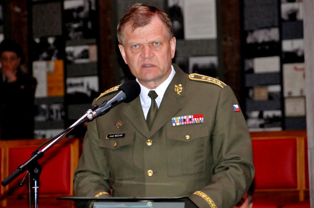 Armádní generál Josef Bečvář poděkoval vojákům za úspěšnou reprezentaci české armády v misích Evropské unie