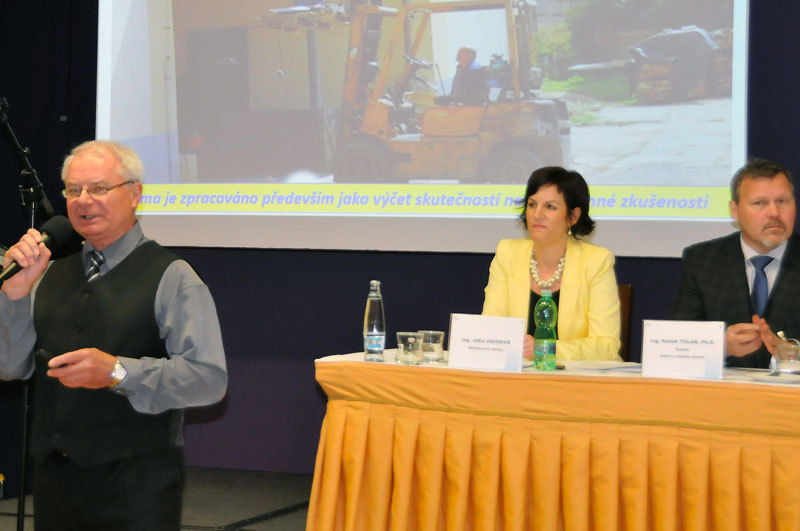 Jaroslav Brácha, specialista v oblasti BOZP, svou přednášku zaměřil nejen na to, proč a jak hodnotit rizika, ale také na kontroly technického stavu a revize technického zařízení