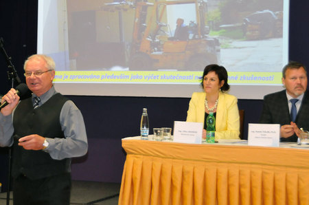 Jaroslav Brácha, specialista v oblasti BOZP, svou přednášku zaměřil nejen na to, proč a jak hodnotit rizika, ale také na kontroly technického stavu a revize technického zařízení