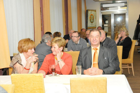 Účastníci setkání, které se konalo ve Vojenském klubu Domu armády Praha (5)