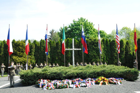 V pražských Ďáblicích uctili památku obětí z řad spojeneckých armád