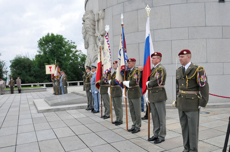 U příležitosti Dne Ozbrojených sil ČR byly vyneseny historické prapory