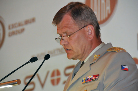 Jako druhý vystoupil se svým příspěvkem o budoucnosti české armády náčelník Generálního štábu AČR generálporučík Josef Bečvář