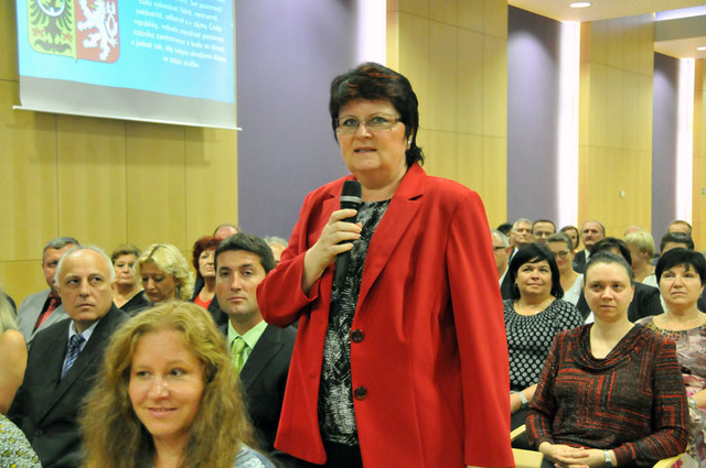 Po přečtení slibu a vyzvání každý jednotlivě, sám za sebe, pronesl: "Tak slibuji!!