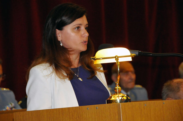 První místopředsedkyně Poslanecké sněmovny Parlamentu ČR Jaroslava Jermanová pozdravila účastníky shromáždění a připomněla odkaz hrdinů ze SNP