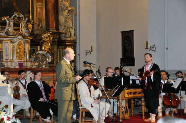 Vánoční koncert slovem provázel hlavní kaplan AČR a rektor Vojenského kostela sv. Jana Nepomuckého plk. Jaroslav Knichal