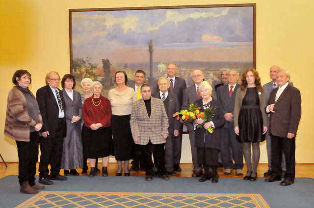 Společná fotografie na závěr setkání na Ministerstvu obrany ČR
