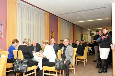 Účastníci setkání, které se konalo ve Vojenském klubu Domu armády Praha. Tady se sešlo více než devadesát současných i bývalých zaměstnanců úřadu, kteří svou prací dohlížejí na to, aby byl resort Ministerstva obrany ČR bezpečný a efektivní.